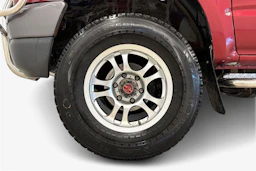 punainen Toyota Hilux 2004 kuva 12.