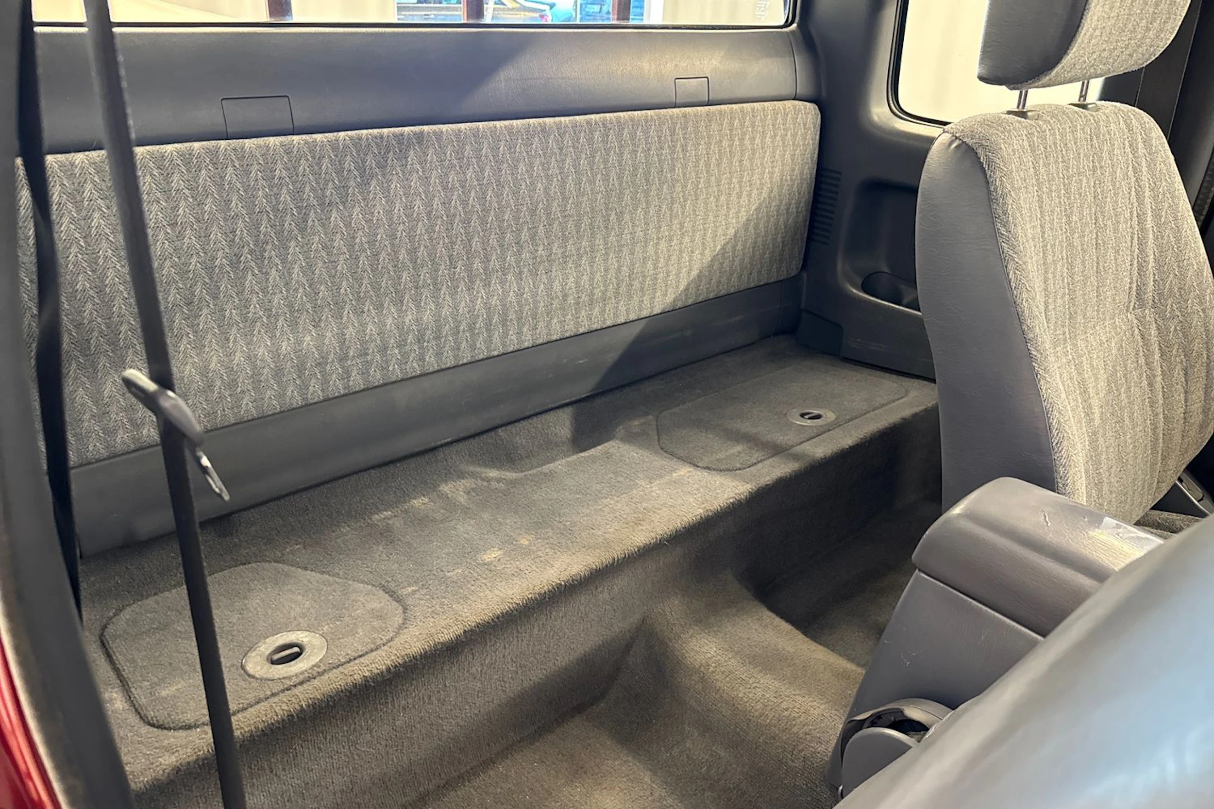 punainen Toyota Hilux 2004 kuva 13.