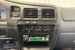 punainen Toyota Hilux 2004 kuva 16.