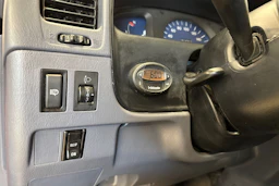 punainen Toyota Hilux 2004 kuva 18.