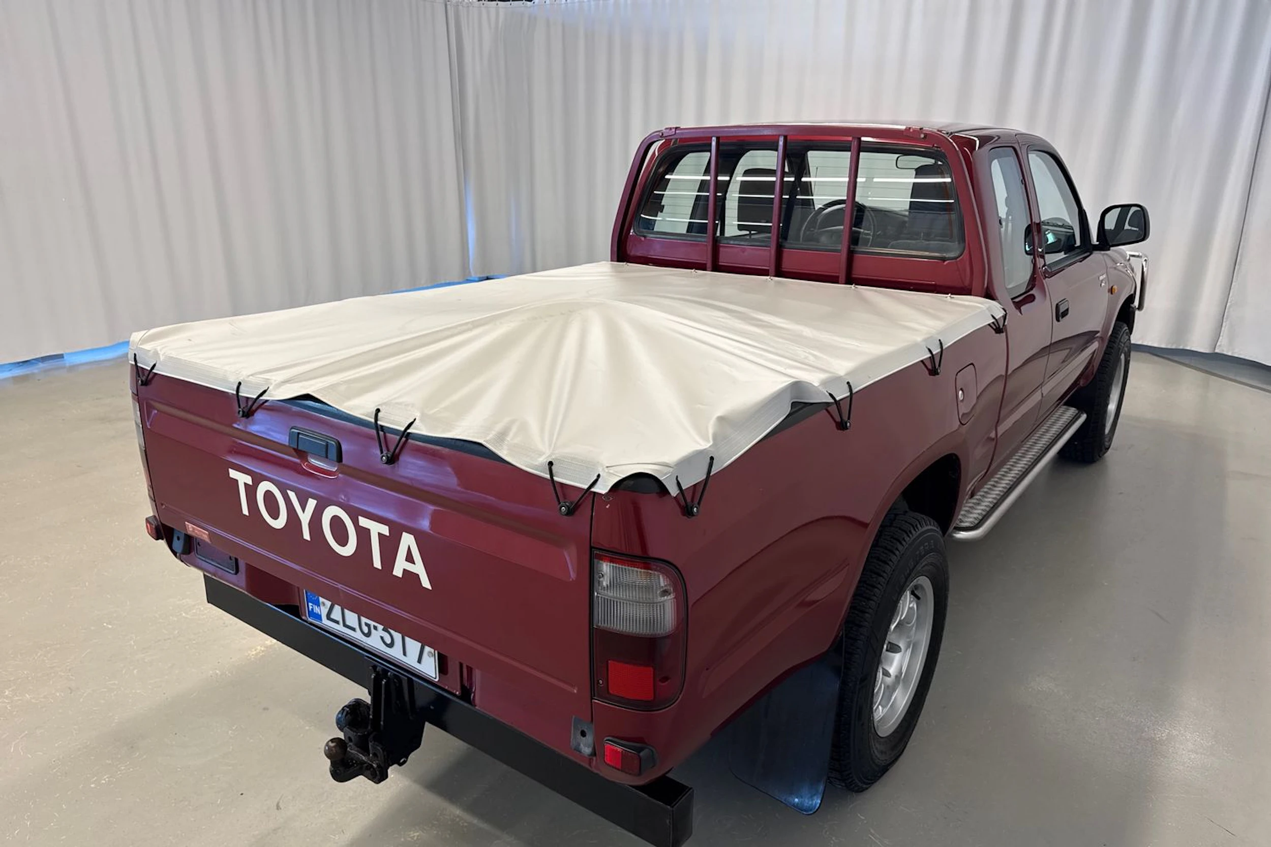 punainen Toyota Hilux 2004 kuva 20.
