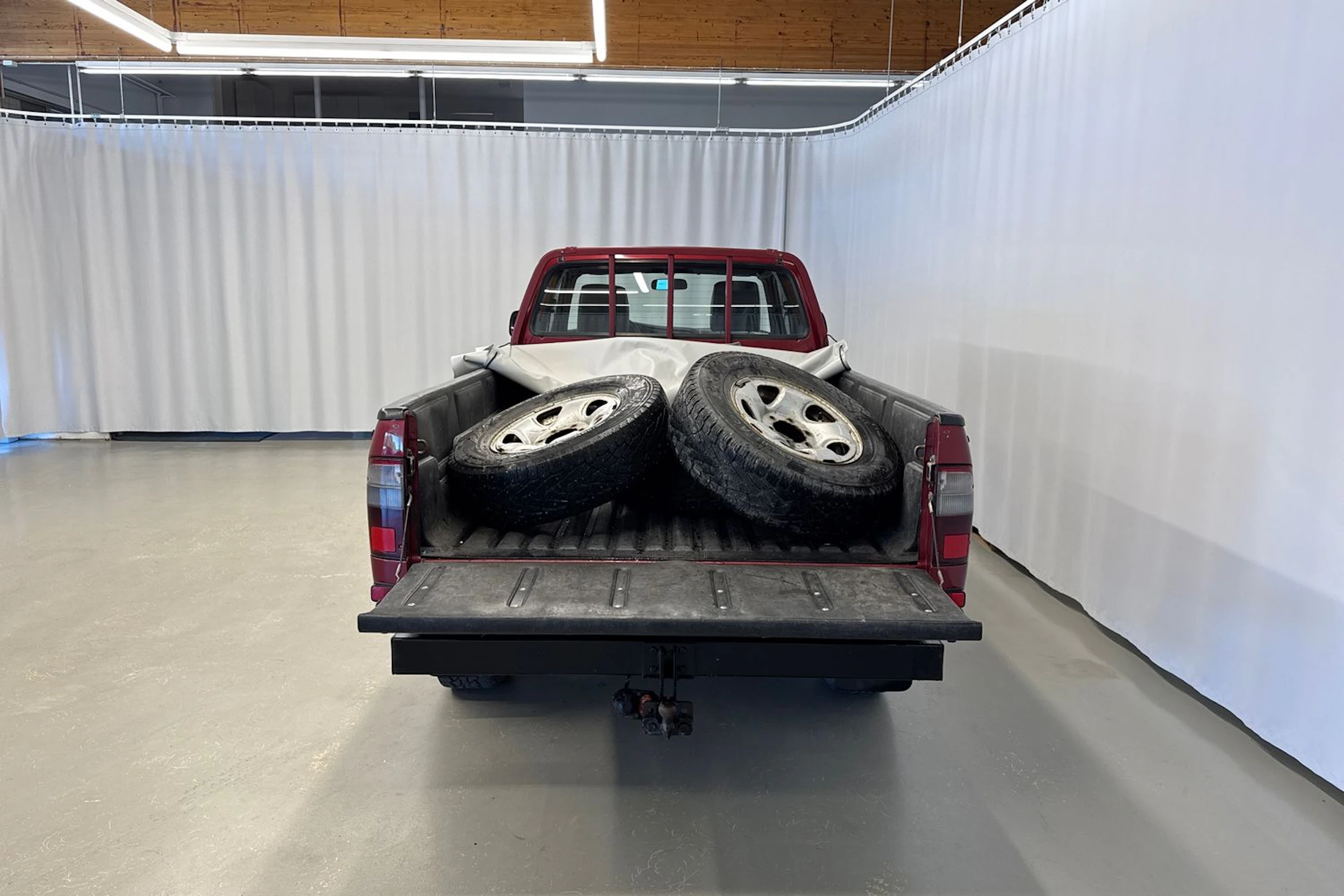 punainen Toyota Hilux 2004 kuva 21.