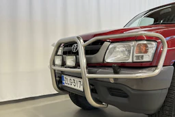 punainen Toyota Hilux 2004 kuva 24.