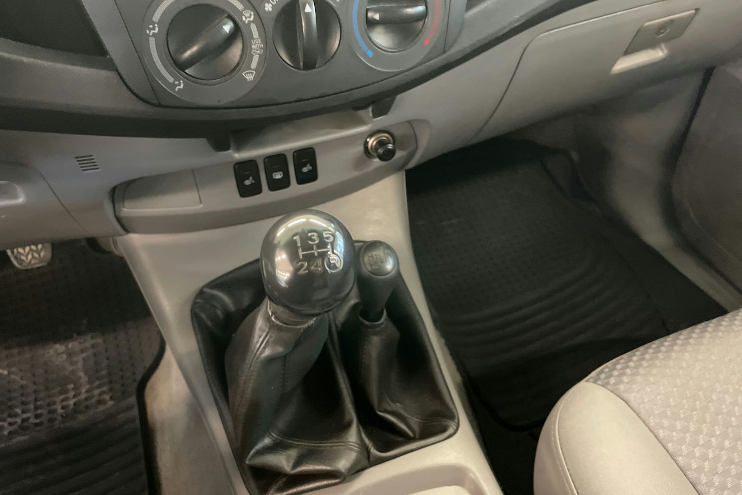 Hopea Toyota Hilux 2006 kuva 16.