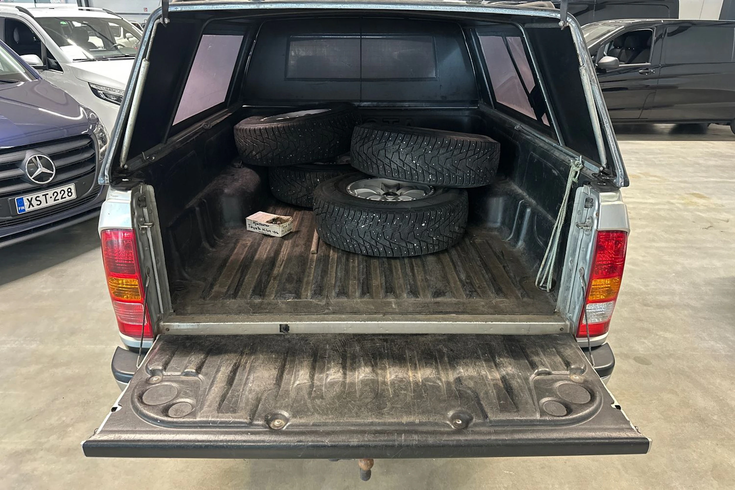hopea Toyota Hilux 2006 kuva 4.