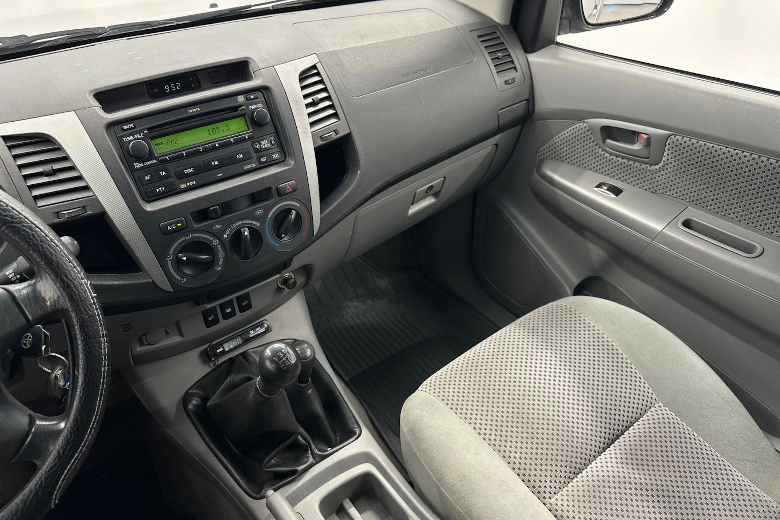 hopea Toyota Hilux 2006 kuva 12.