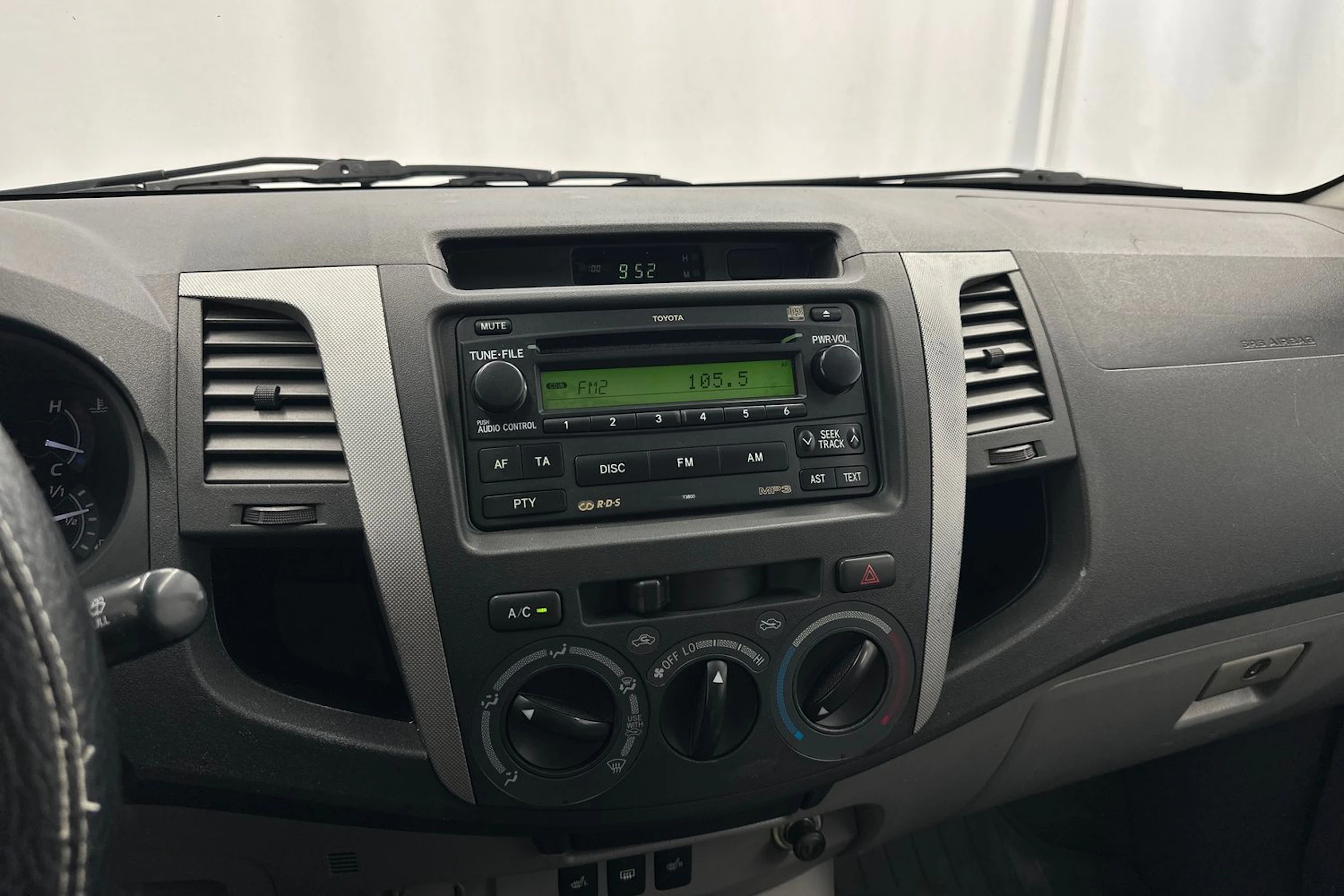 hopea Toyota Hilux 2006 kuva 13.