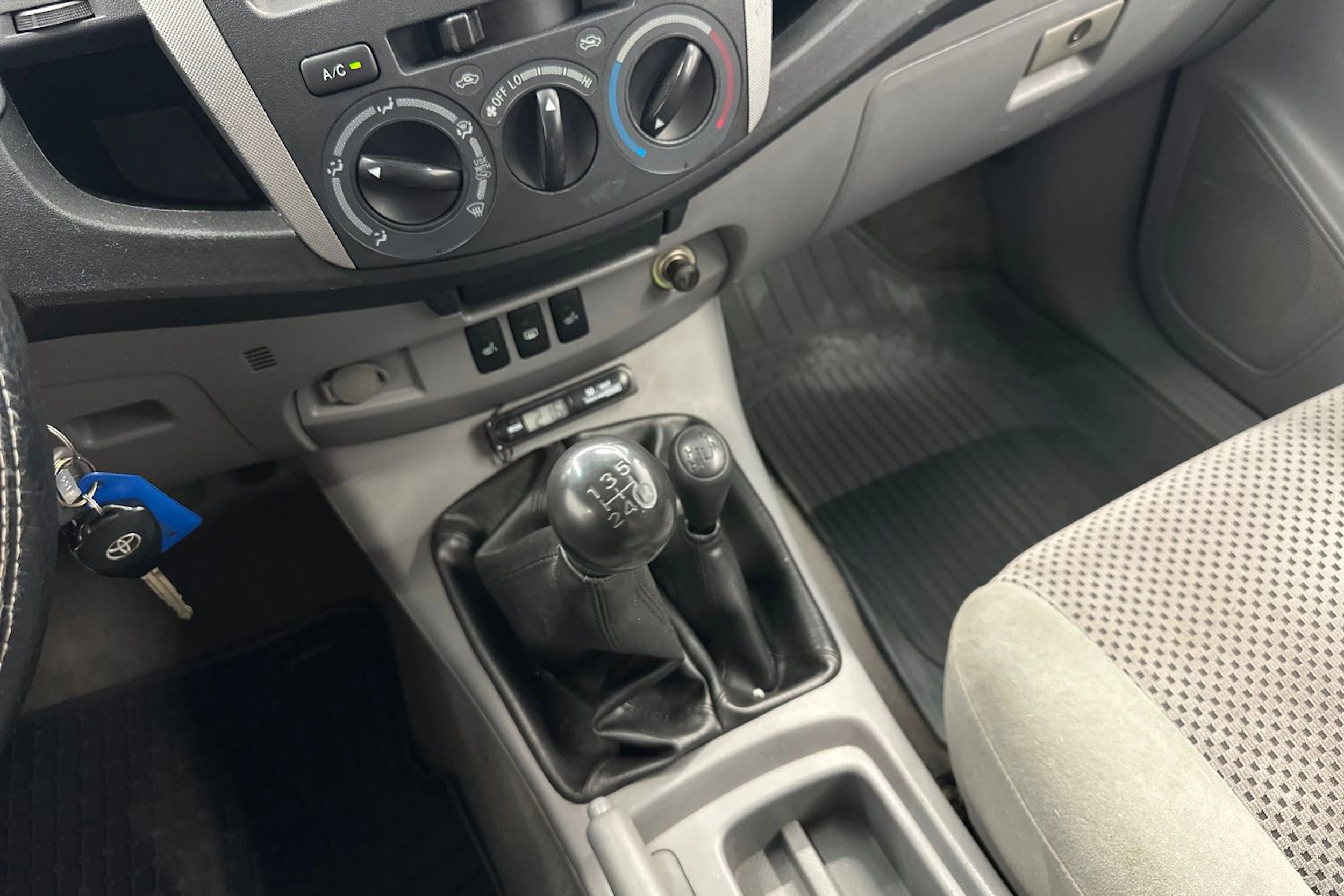 hopea Toyota Hilux 2006 kuva 17.