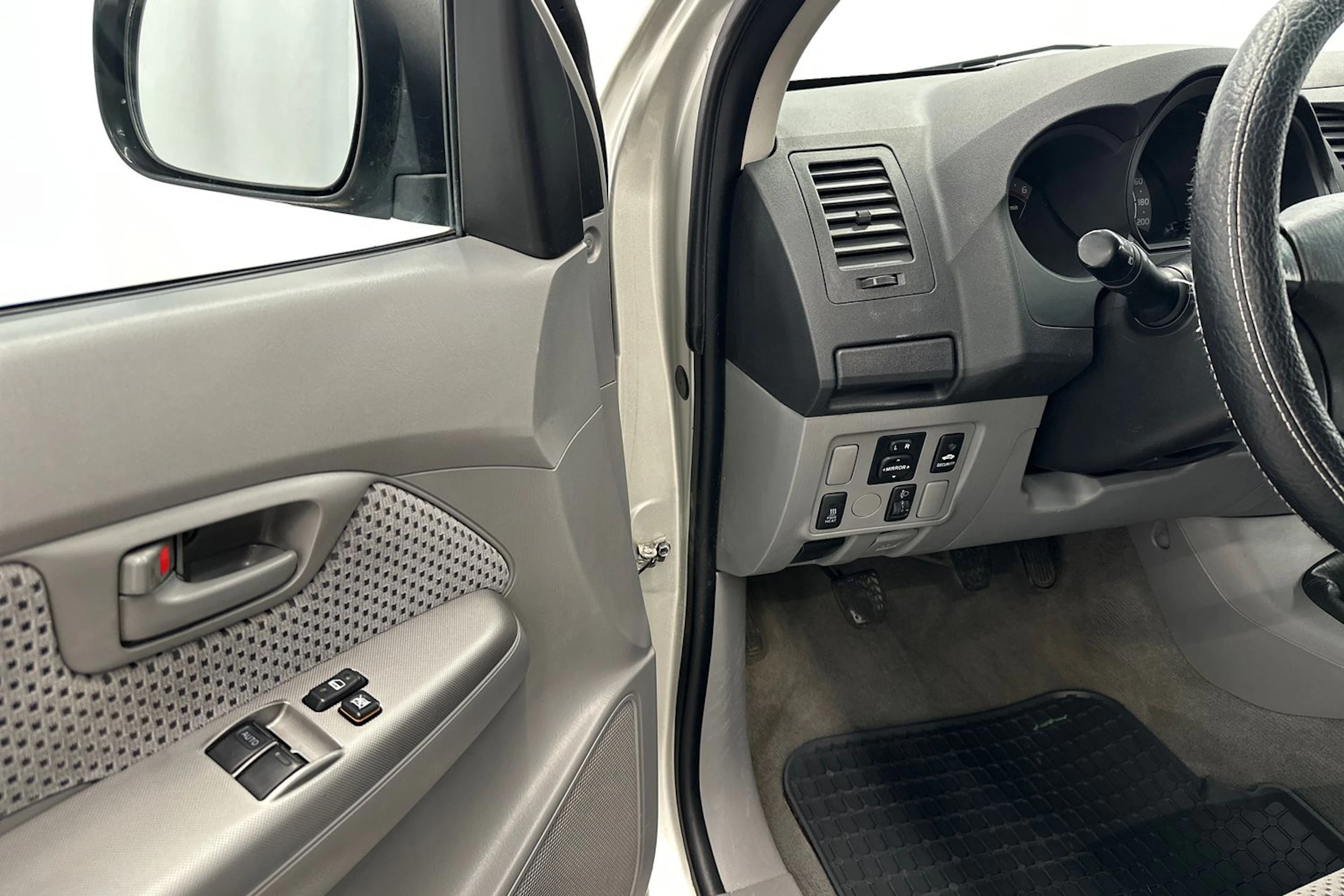 hopea Toyota Hilux 2006 kuva 18.