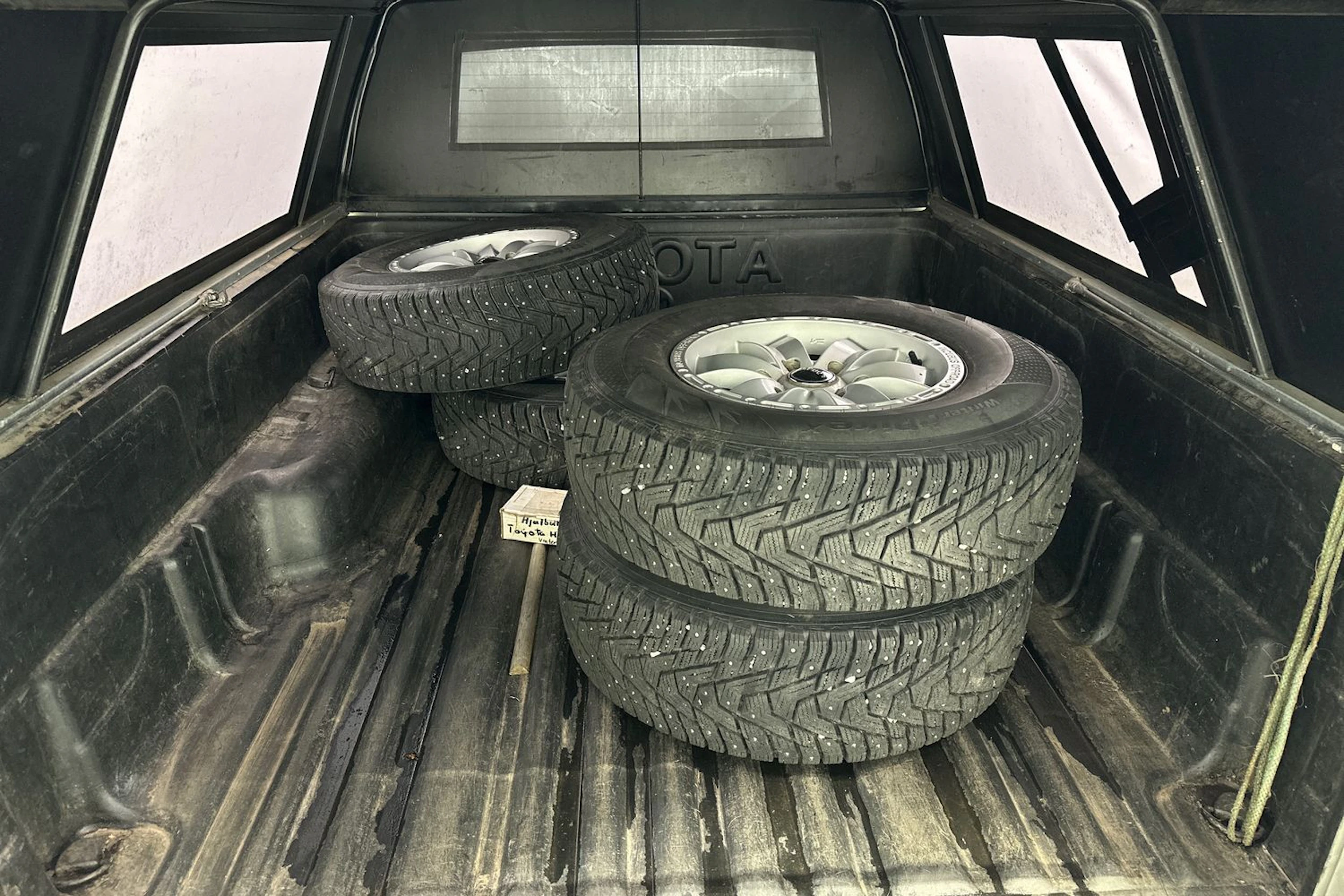 hopea Toyota Hilux 2006 kuva 25.