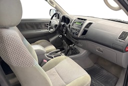 musta Toyota Hilux 2006 kuva 7.