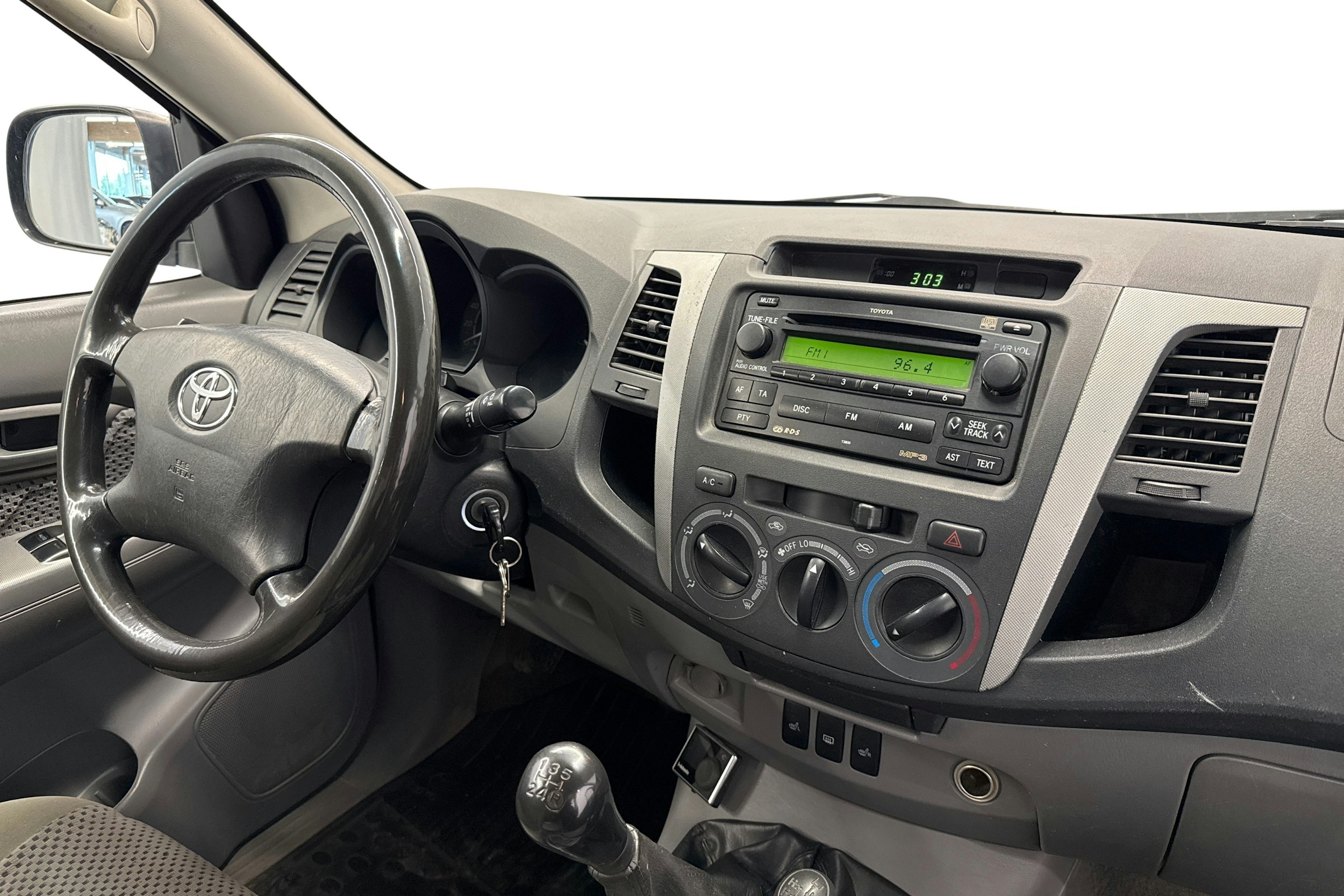 musta Toyota Hilux 2006 kuva 8.