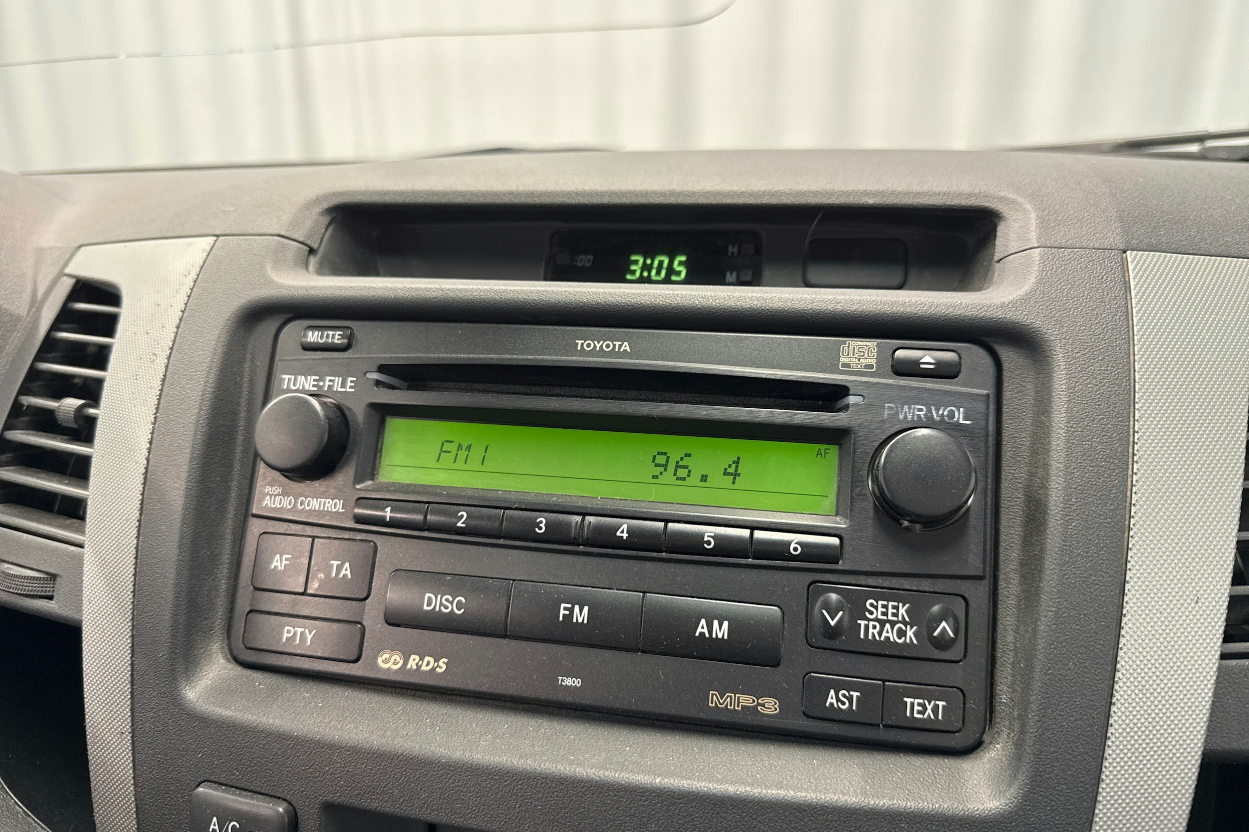 musta Toyota Hilux 2006 kuva 15.