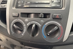 musta Toyota Hilux 2006 kuva 16.