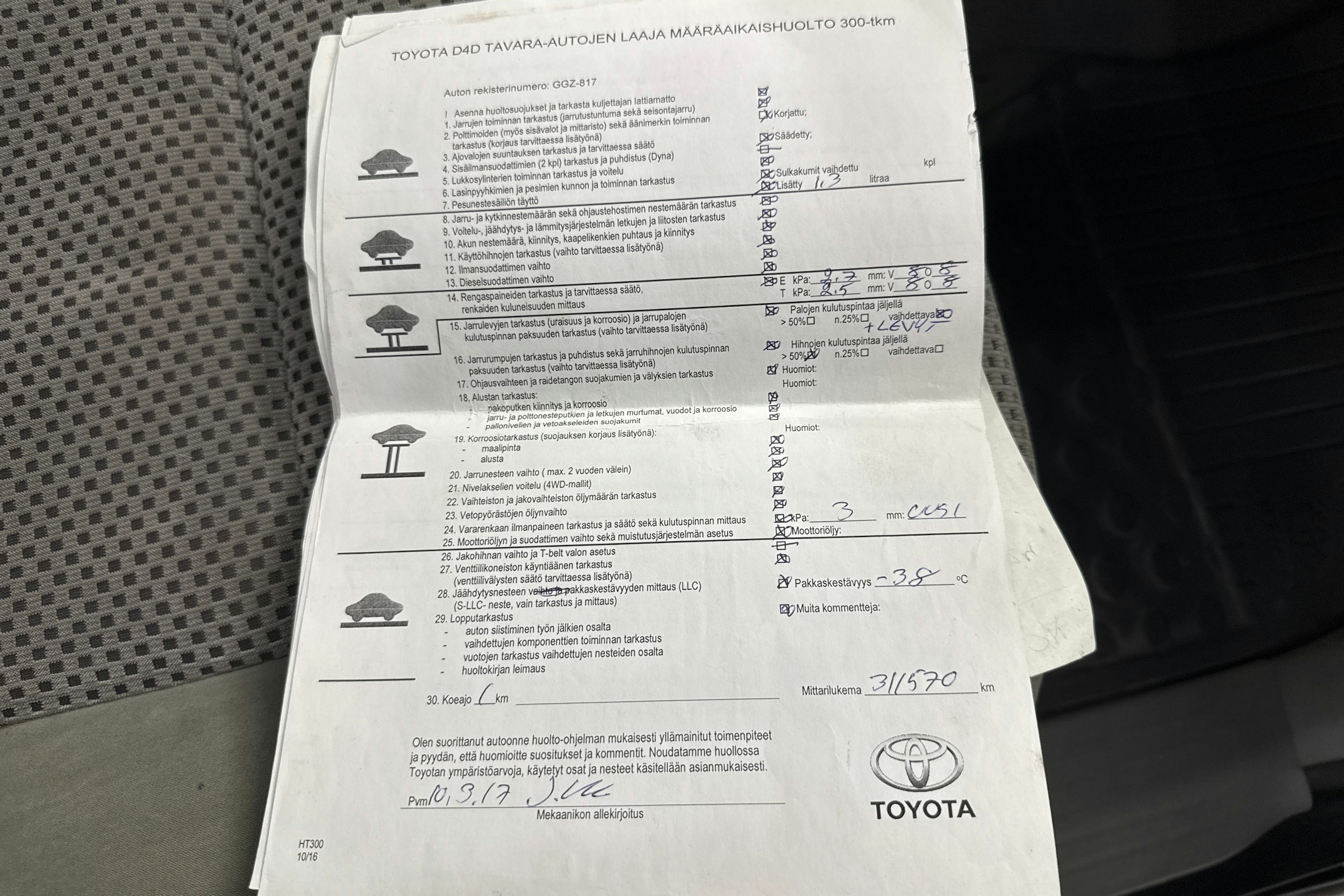 musta Toyota Hilux 2006 kuva 40.