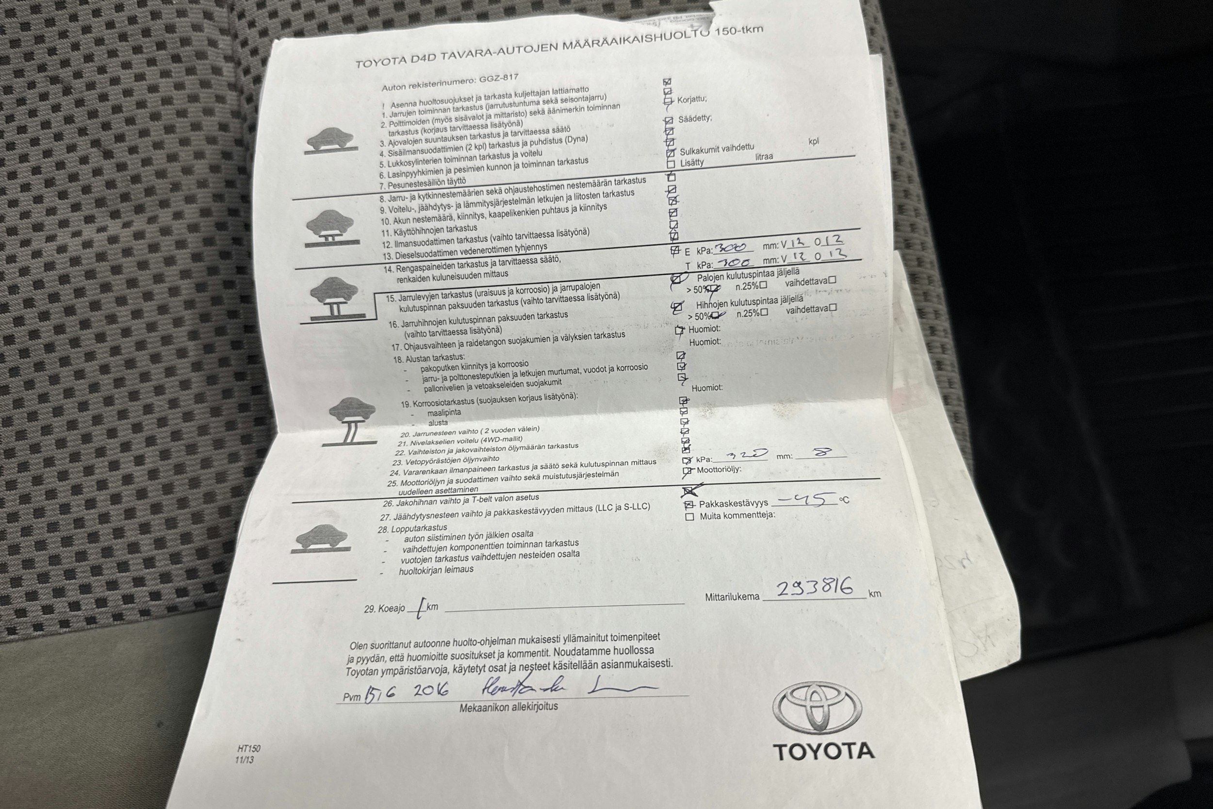 musta Toyota Hilux 2006 kuva 42.