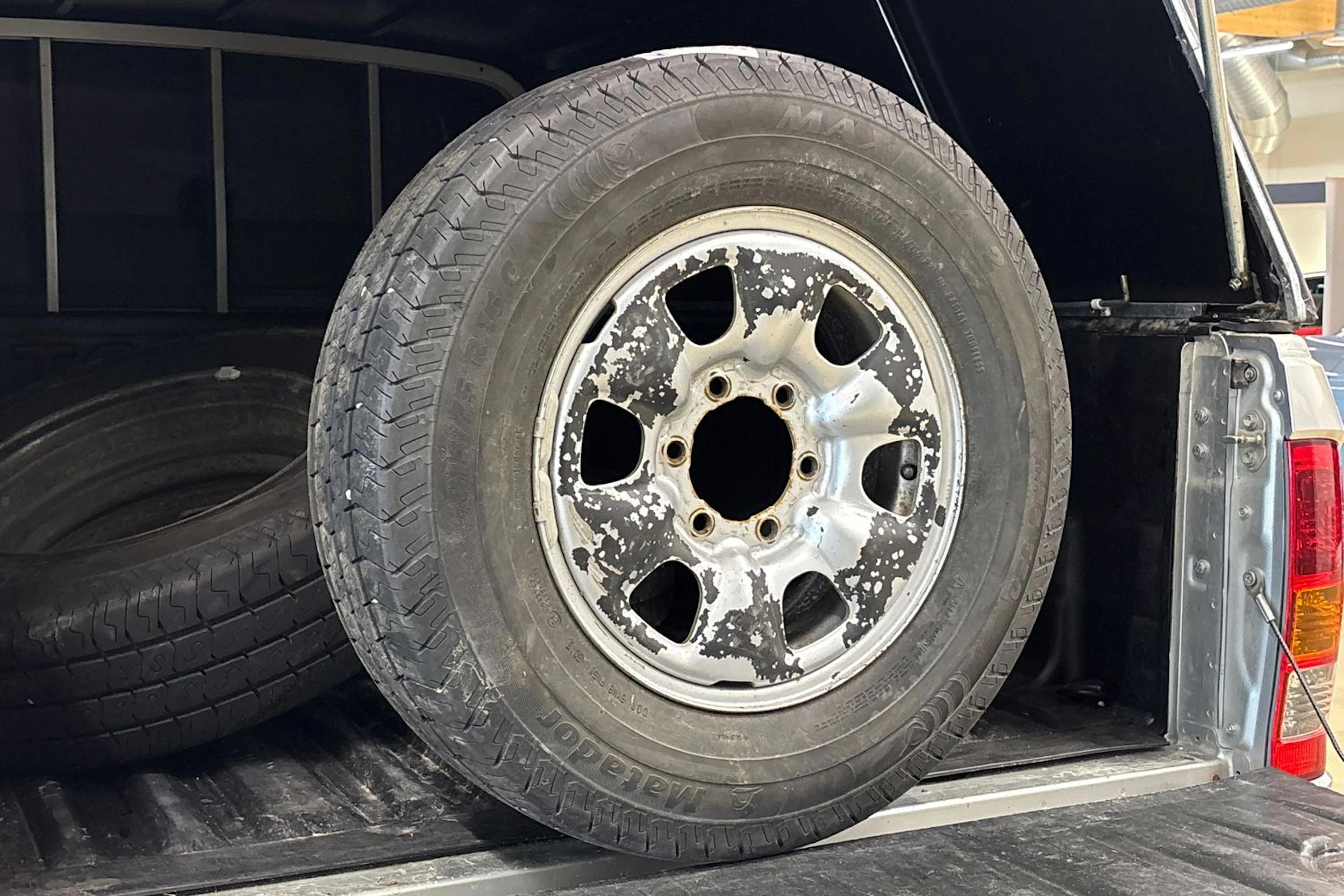 hopea Toyota Hilux 2006 kuva 24.