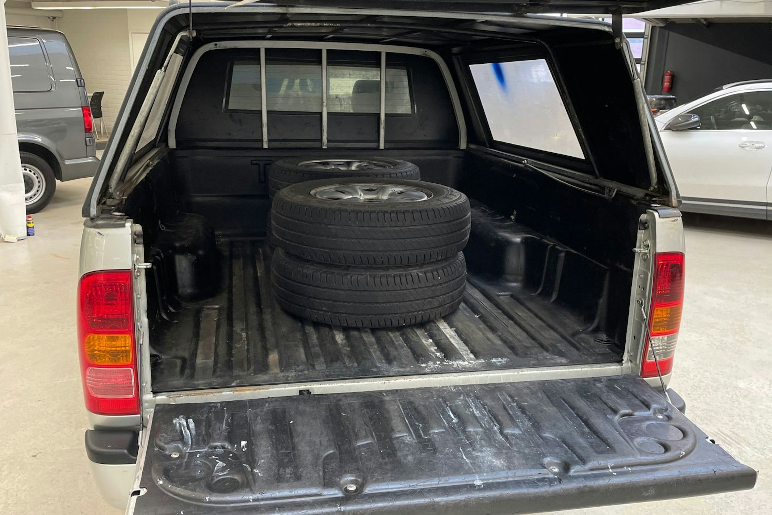 hopea Toyota Hilux 2007 kuva 13.