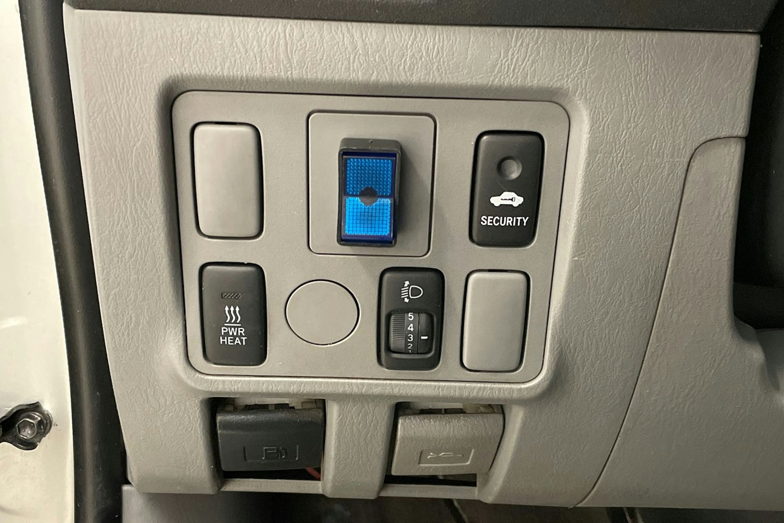 hopea Toyota Hilux 2007 kuva 16.