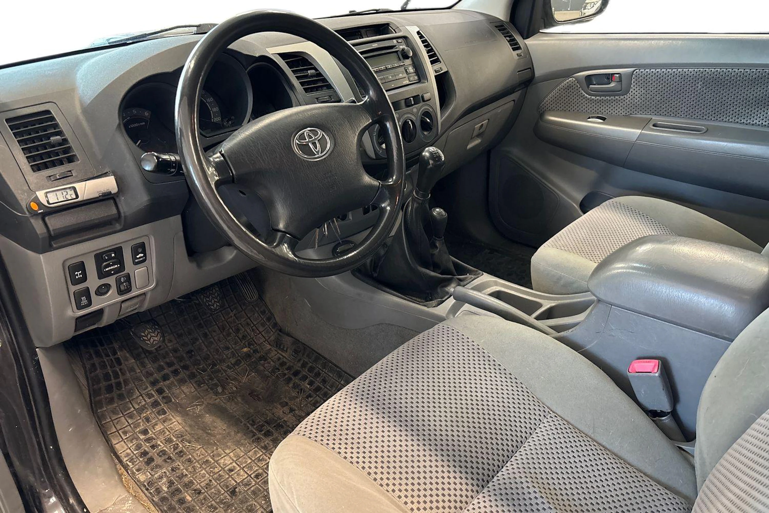 musta Toyota Hilux 2007 kuva 3.