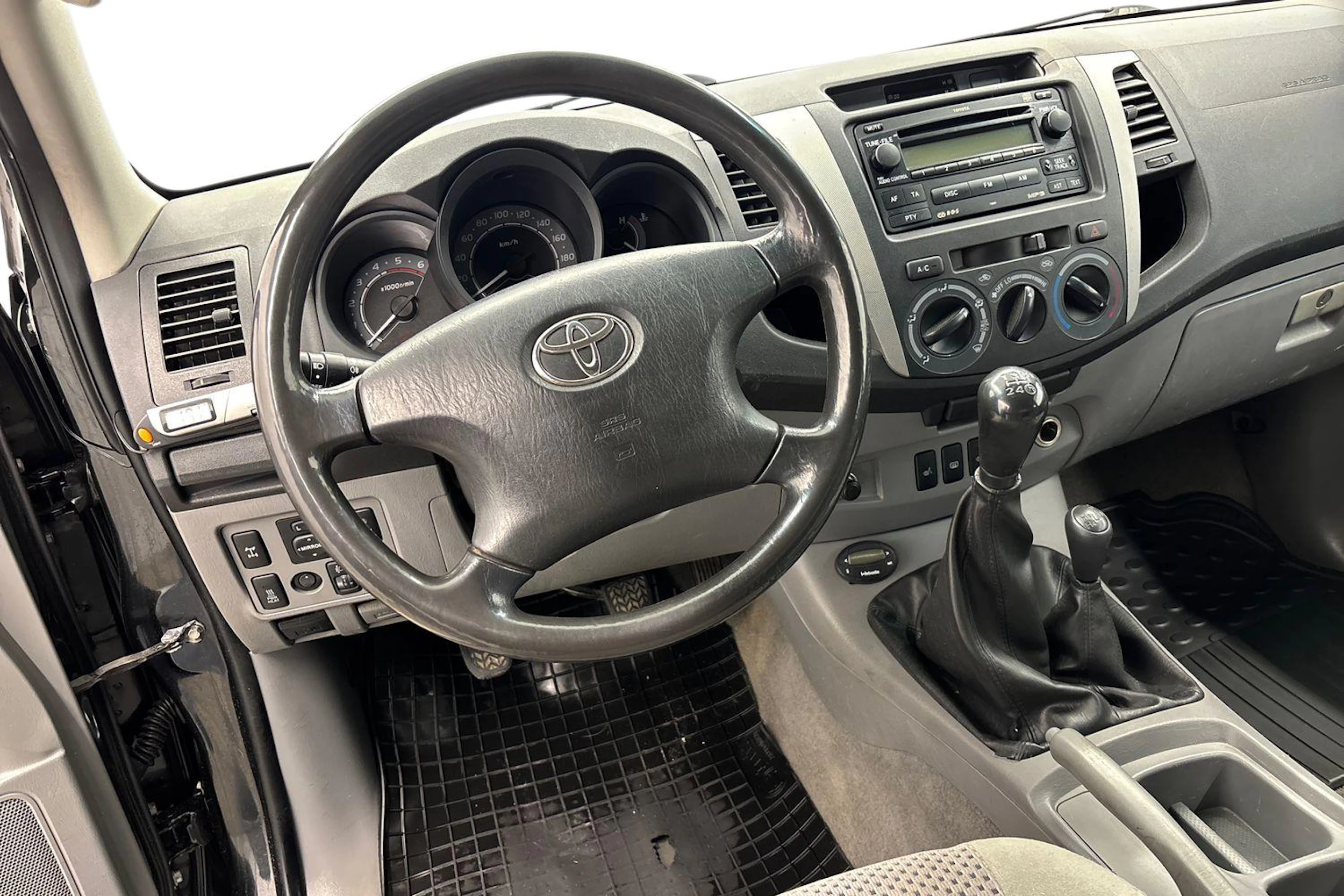musta Toyota Hilux 2007 kuva 9.