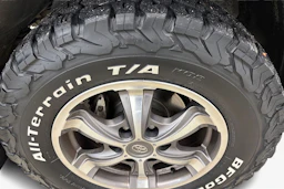 musta Toyota Hilux 2007 kuva 12.