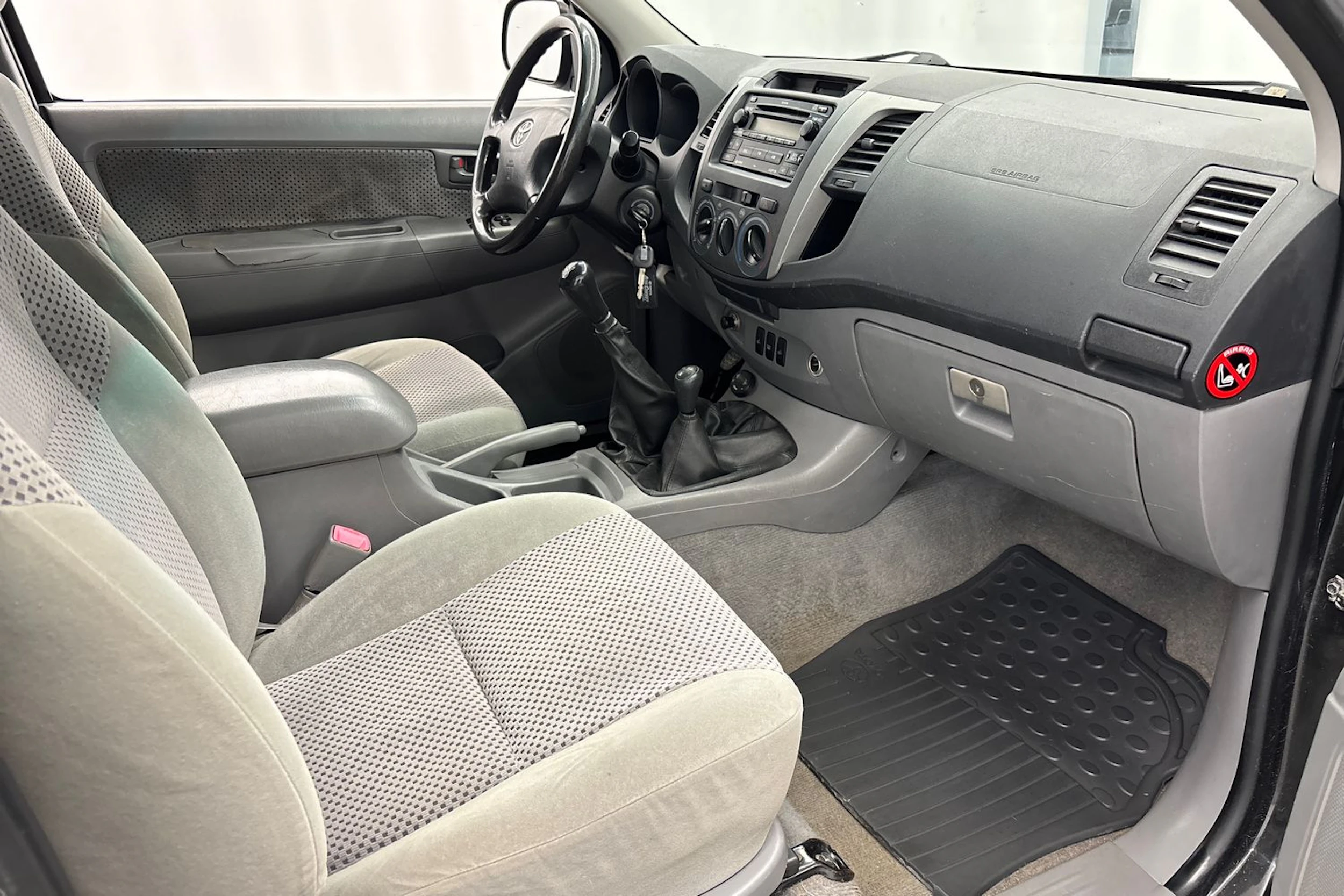 musta Toyota Hilux 2007 kuva 21.