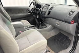 musta Toyota Hilux 2007 kuva 21.