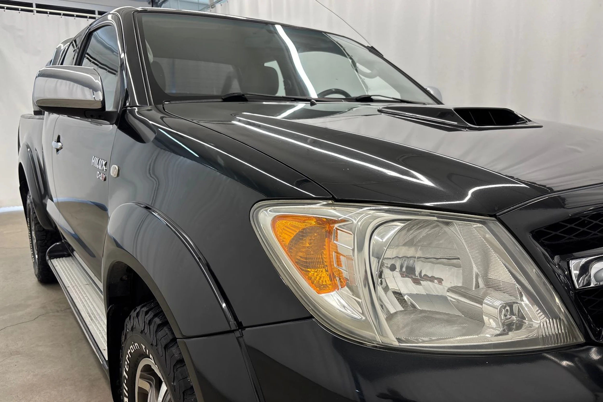 musta Toyota Hilux 2007 kuva 25.