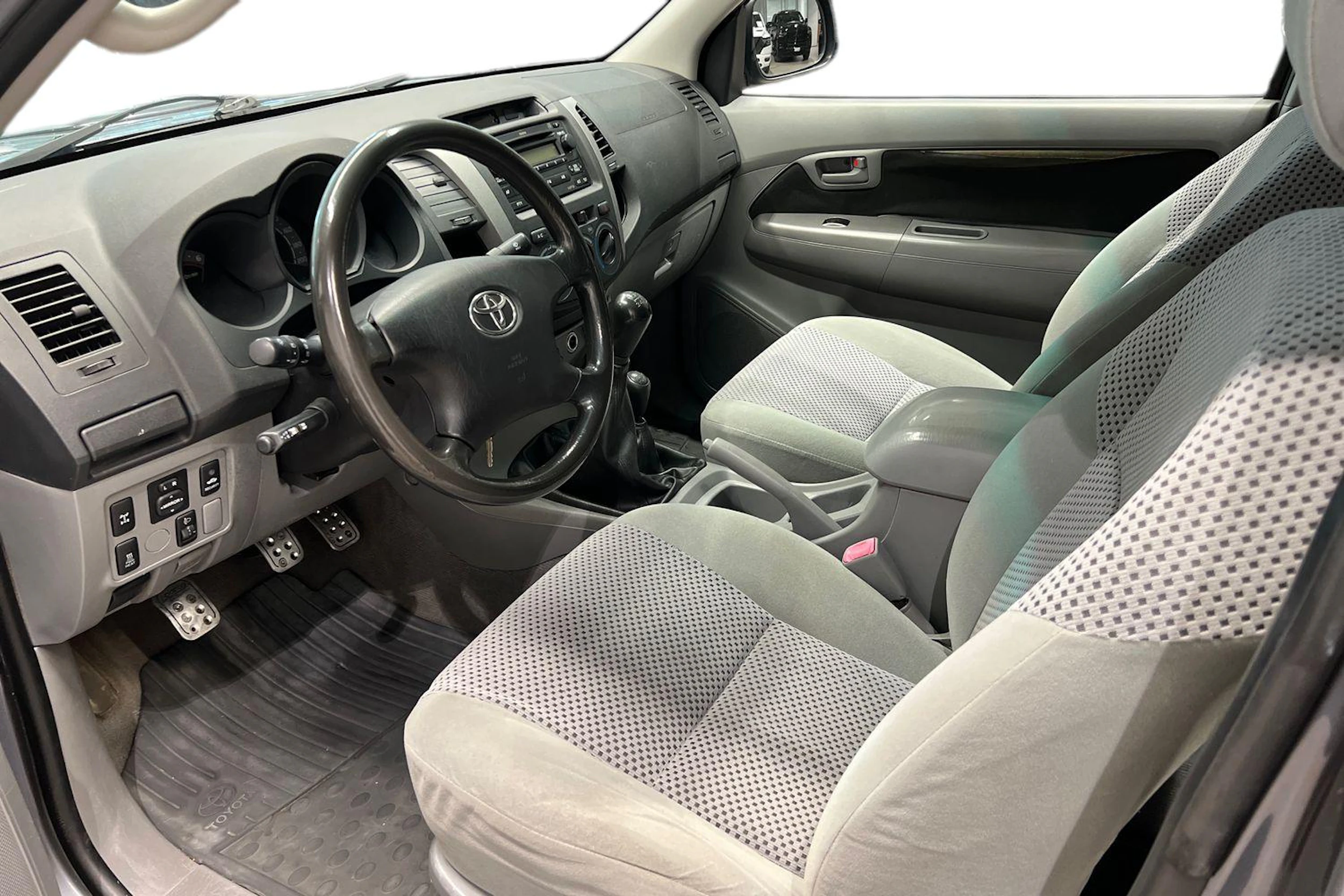 Harmaa Toyota Hilux 2007 kuva 8.