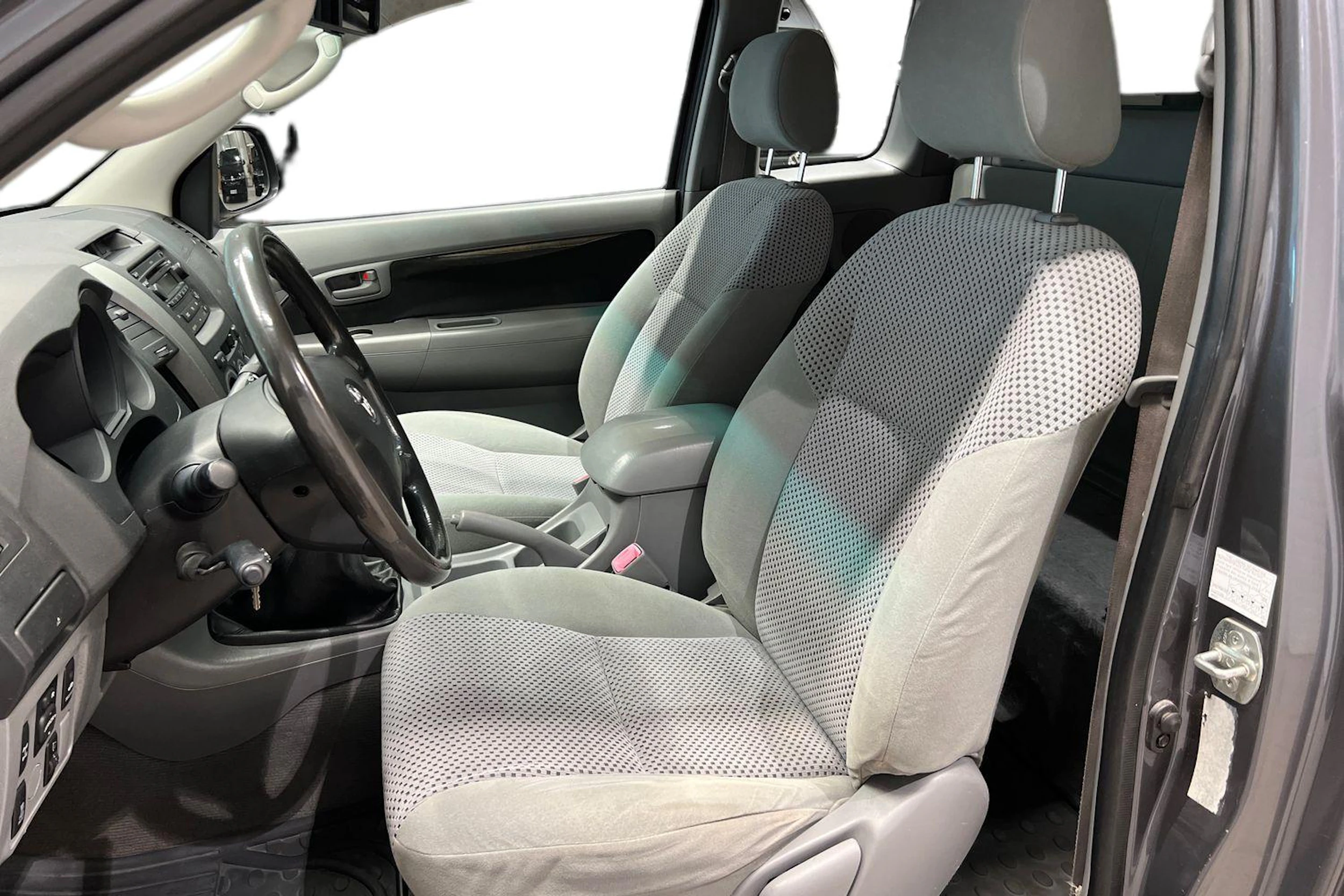 Harmaa Toyota Hilux 2007 kuva 11.