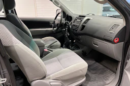 Harmaa Toyota Hilux 2007 kuva 17.