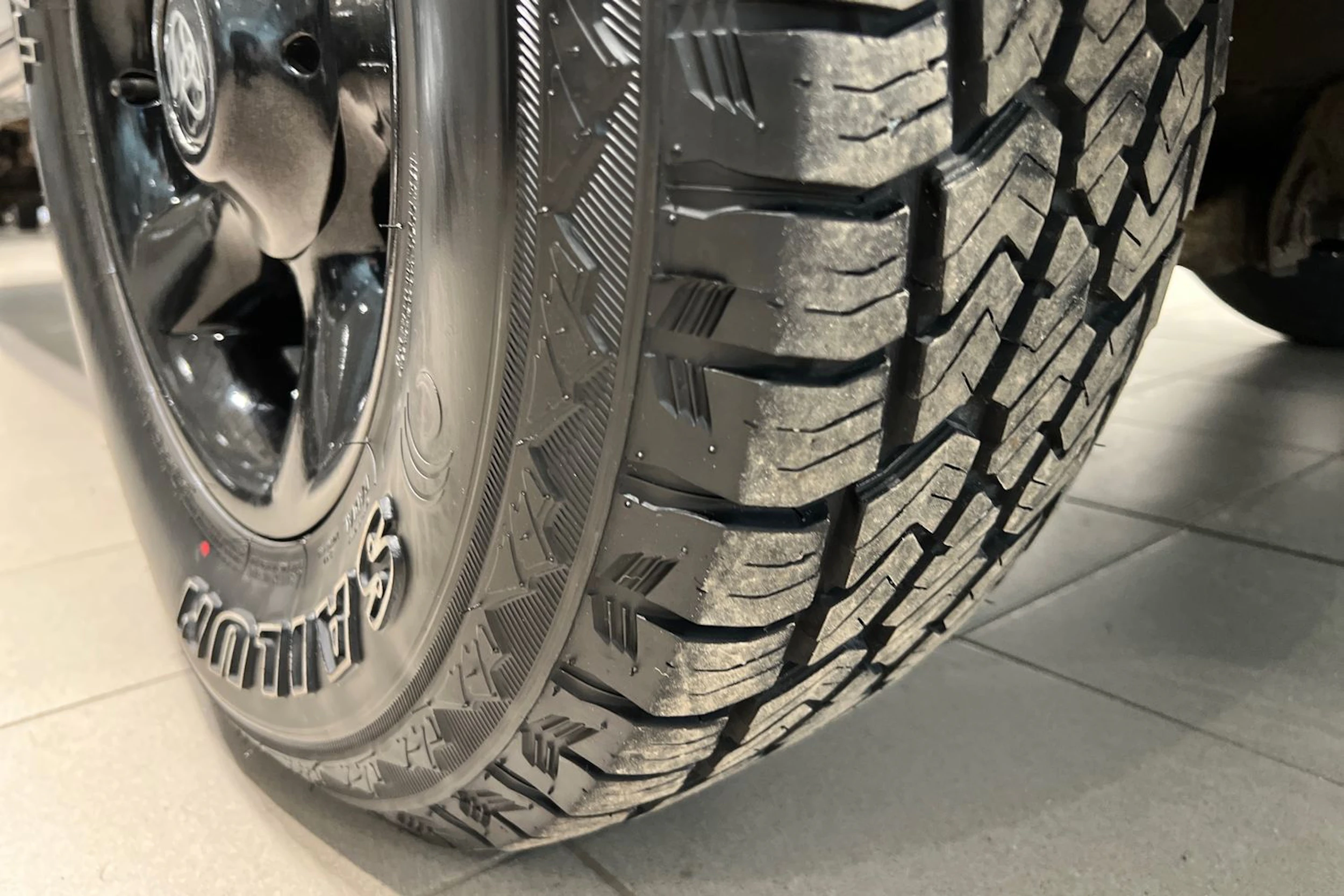 Harmaa Toyota Hilux 2007 kuva 20.