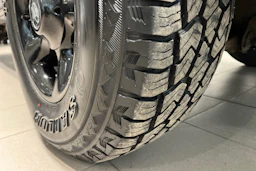 Harmaa Toyota Hilux 2007 kuva 20.