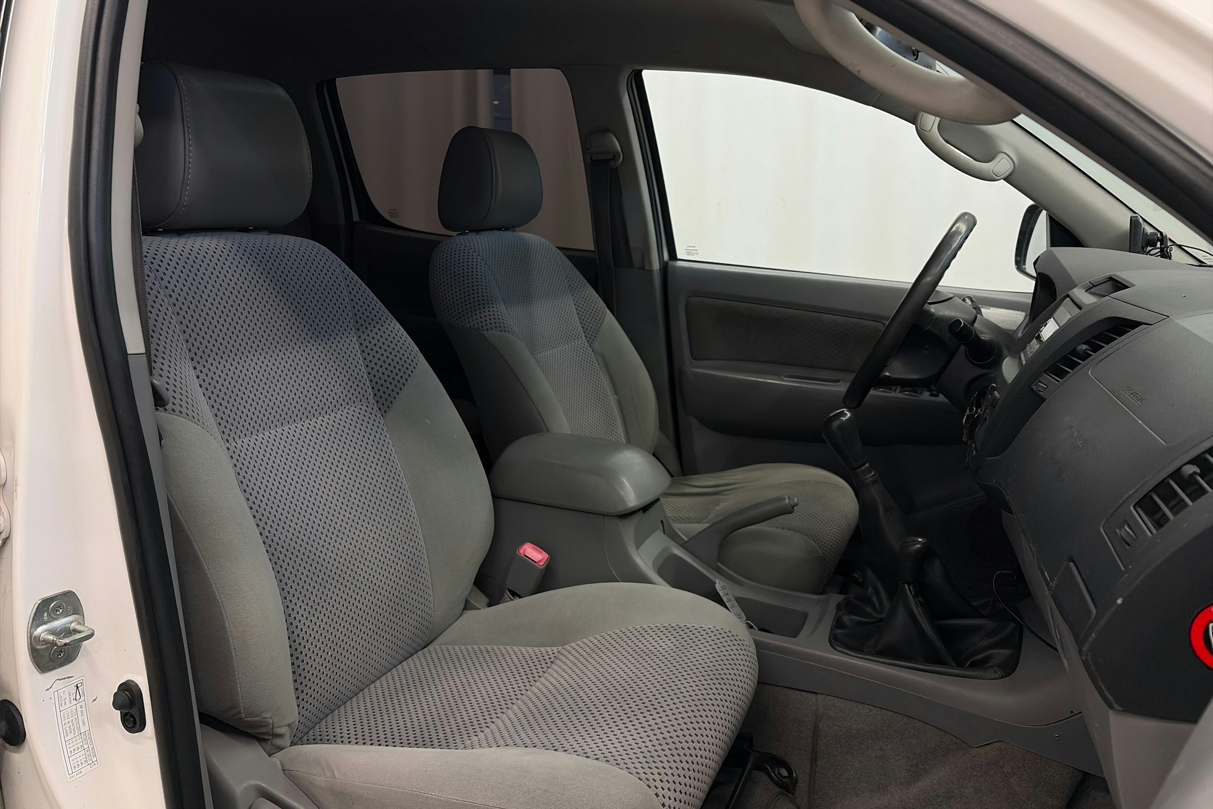 valkoinen Toyota Hilux 2008 kuva 13.