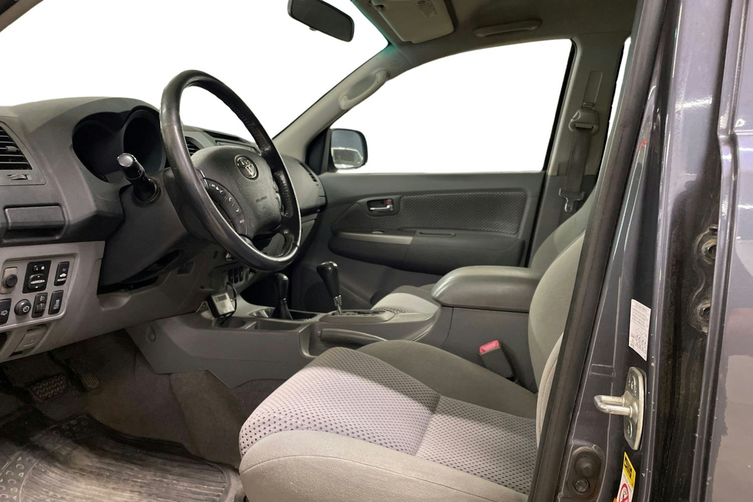 harmaa Toyota Hilux 2009 kuva 3.