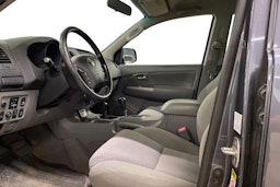 harmaa Toyota Hilux 2009 kuva 3.