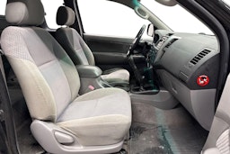 musta Toyota Hilux 2009 kuva 11.