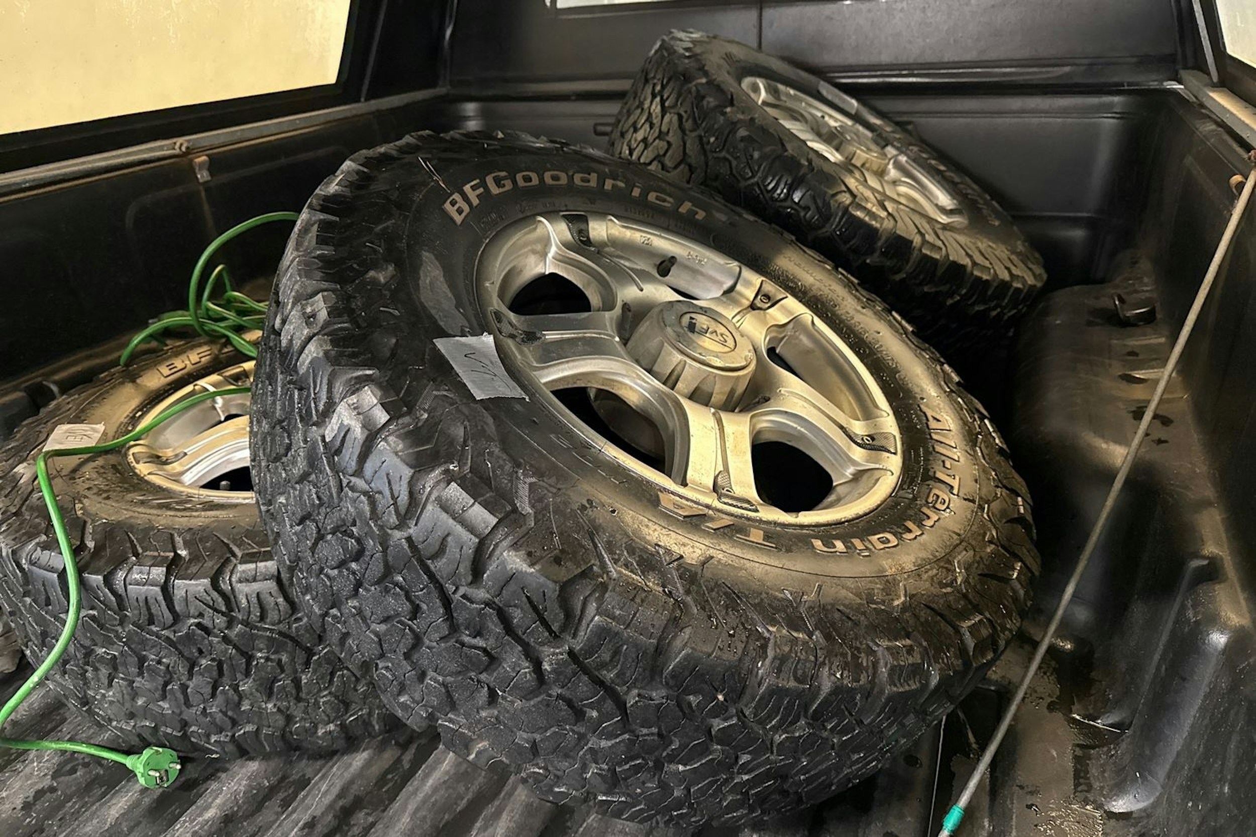 musta Toyota Hilux 2009 kuva 15.