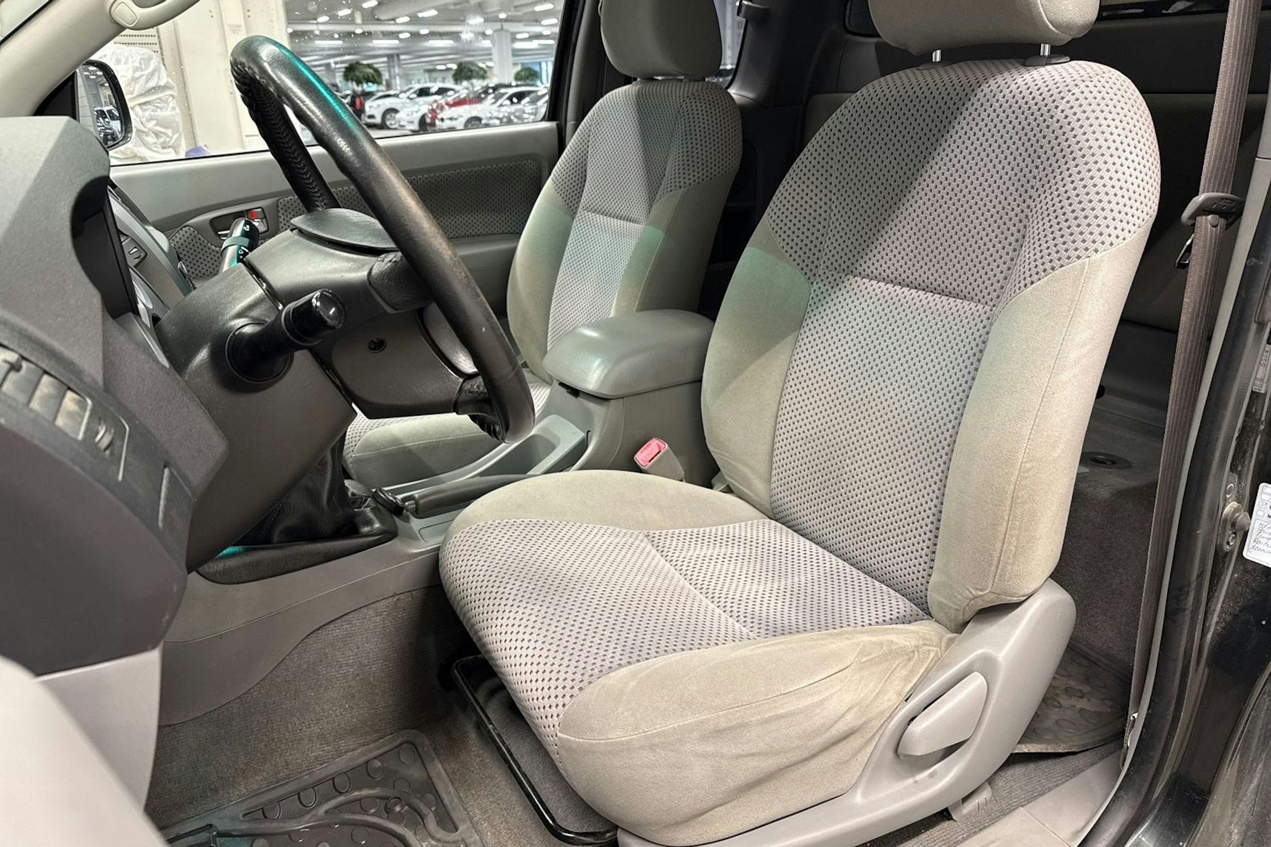 musta Toyota Hilux 2009 kuva 17.