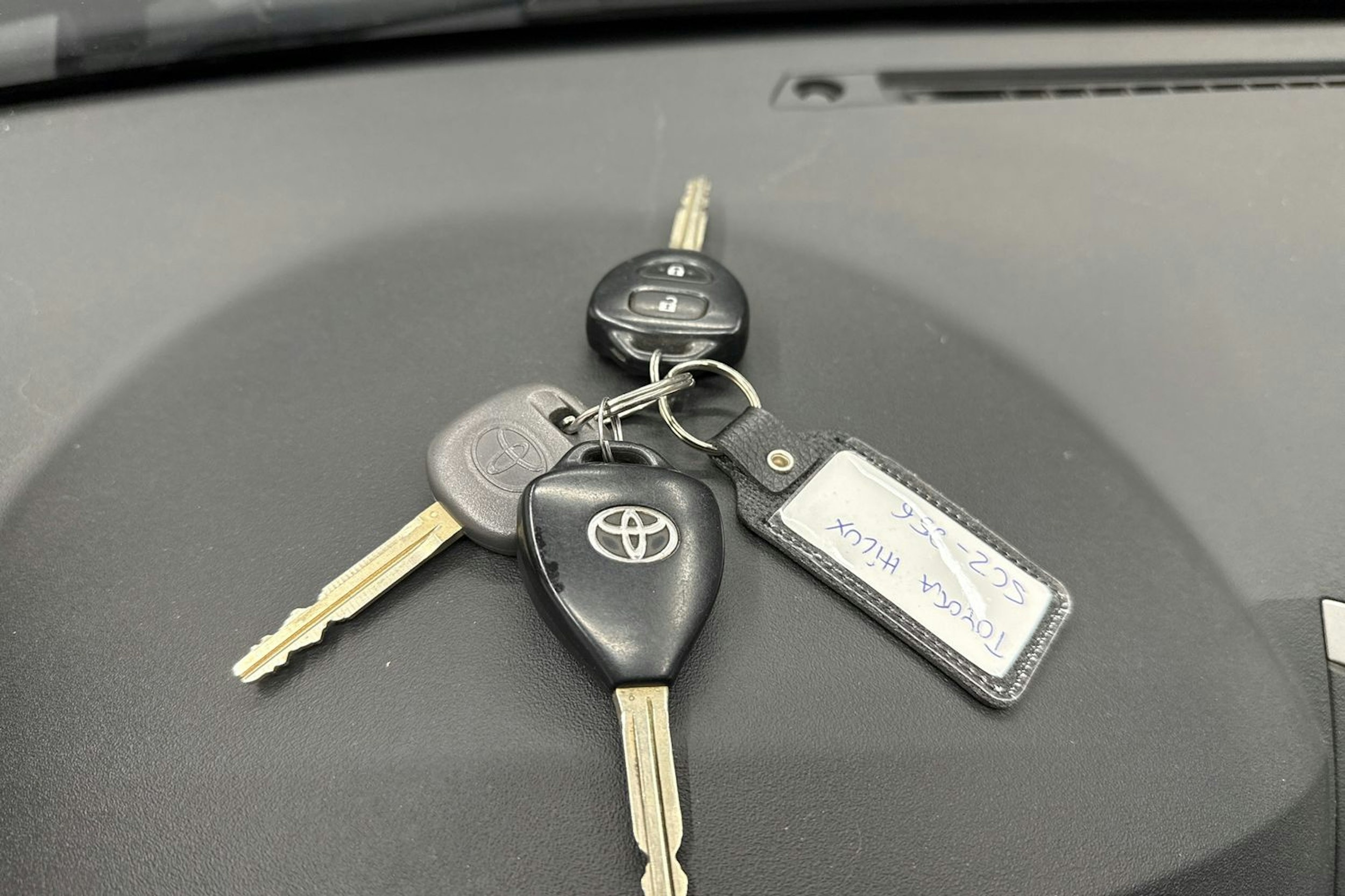 musta Toyota Hilux 2009 kuva 22.