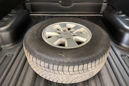 musta Toyota Hilux 2009 kuva 24.