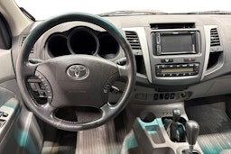 Ruskea (beige) Toyota Hilux 2010 kuva 9.