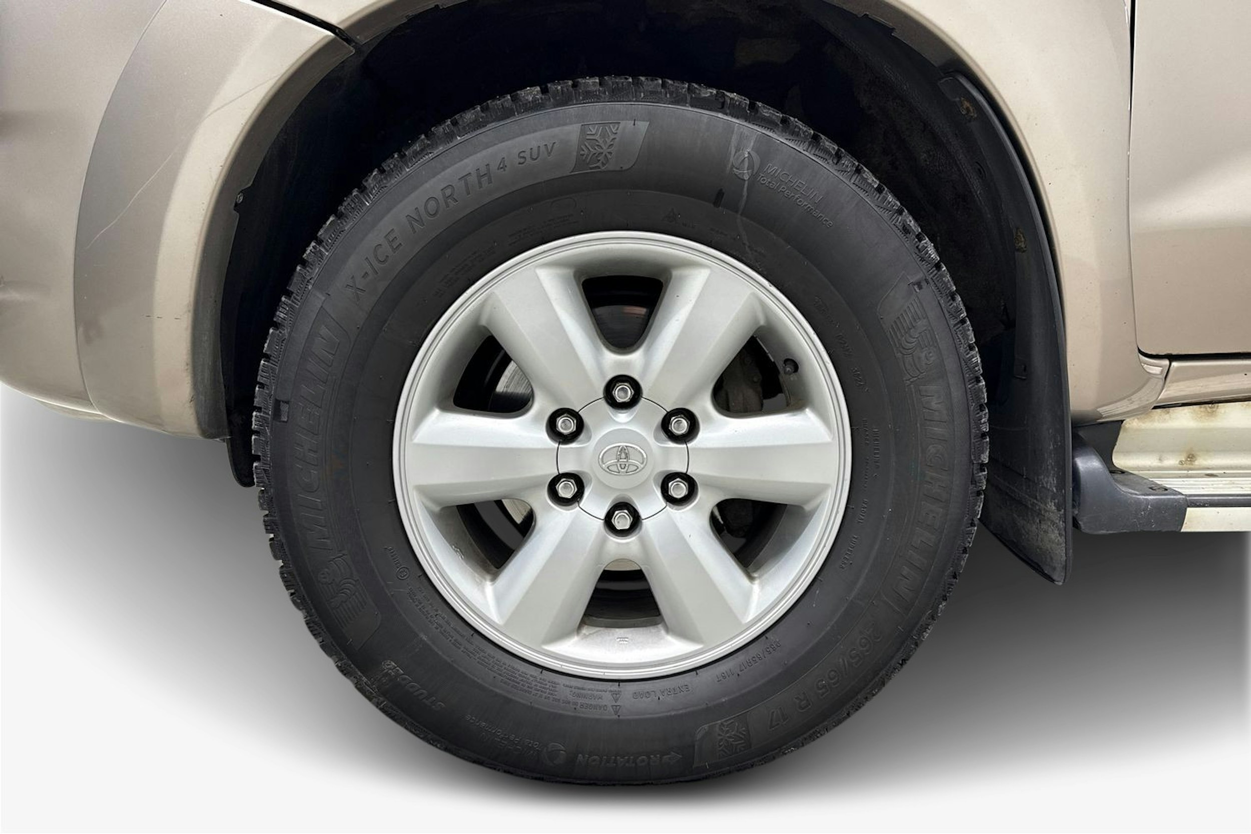 Ruskea (beige) Toyota Hilux 2010 kuva 12.