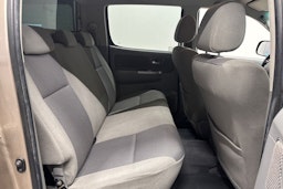 Ruskea (beige) Toyota Hilux 2010 kuva 13.