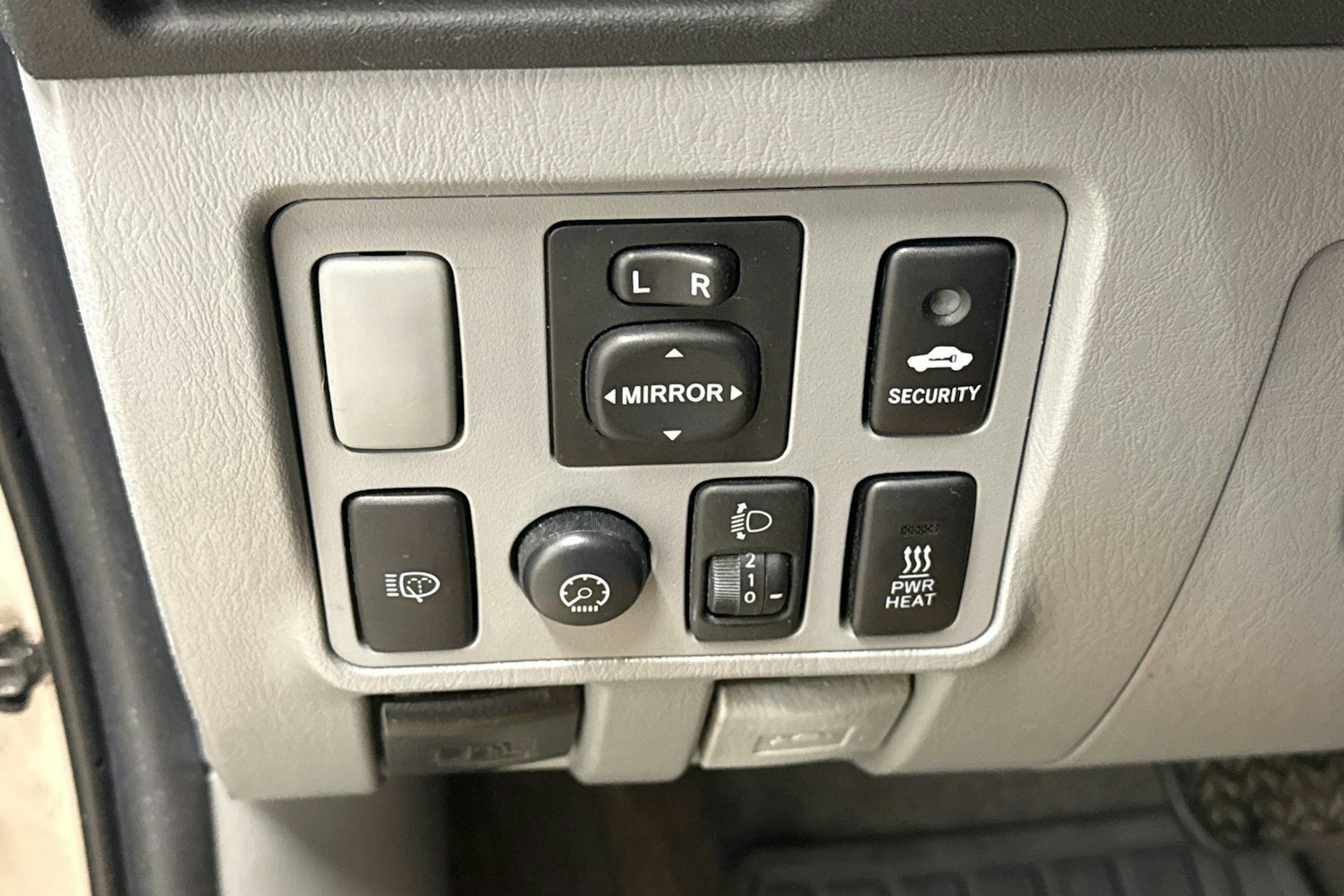 Ruskea (beige) Toyota Hilux 2010 kuva 18.