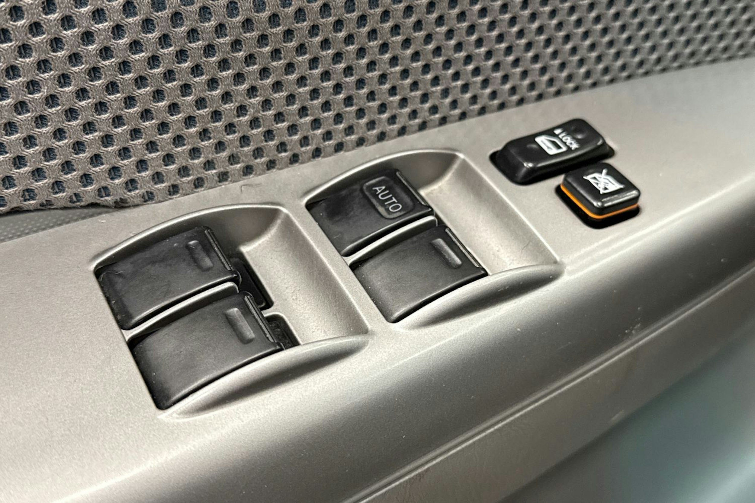 Ruskea (beige) Toyota Hilux 2010 kuva 19.