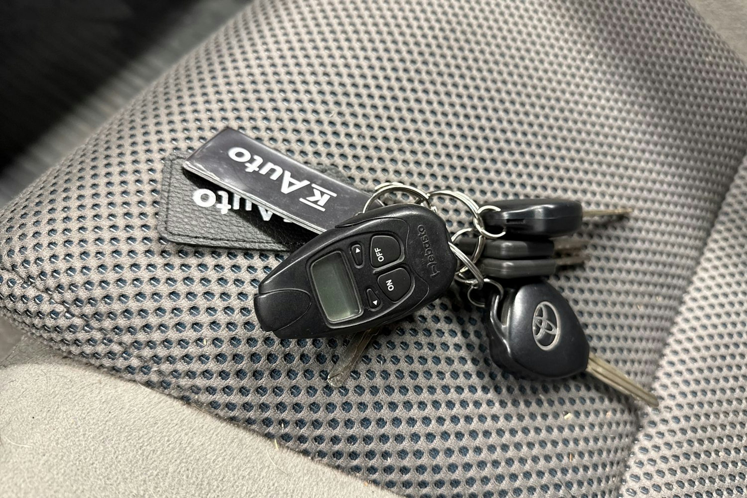 Ruskea (beige) Toyota Hilux 2010 kuva 20.