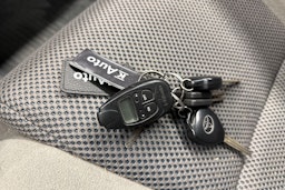 Ruskea (beige) Toyota Hilux 2010 kuva 20.