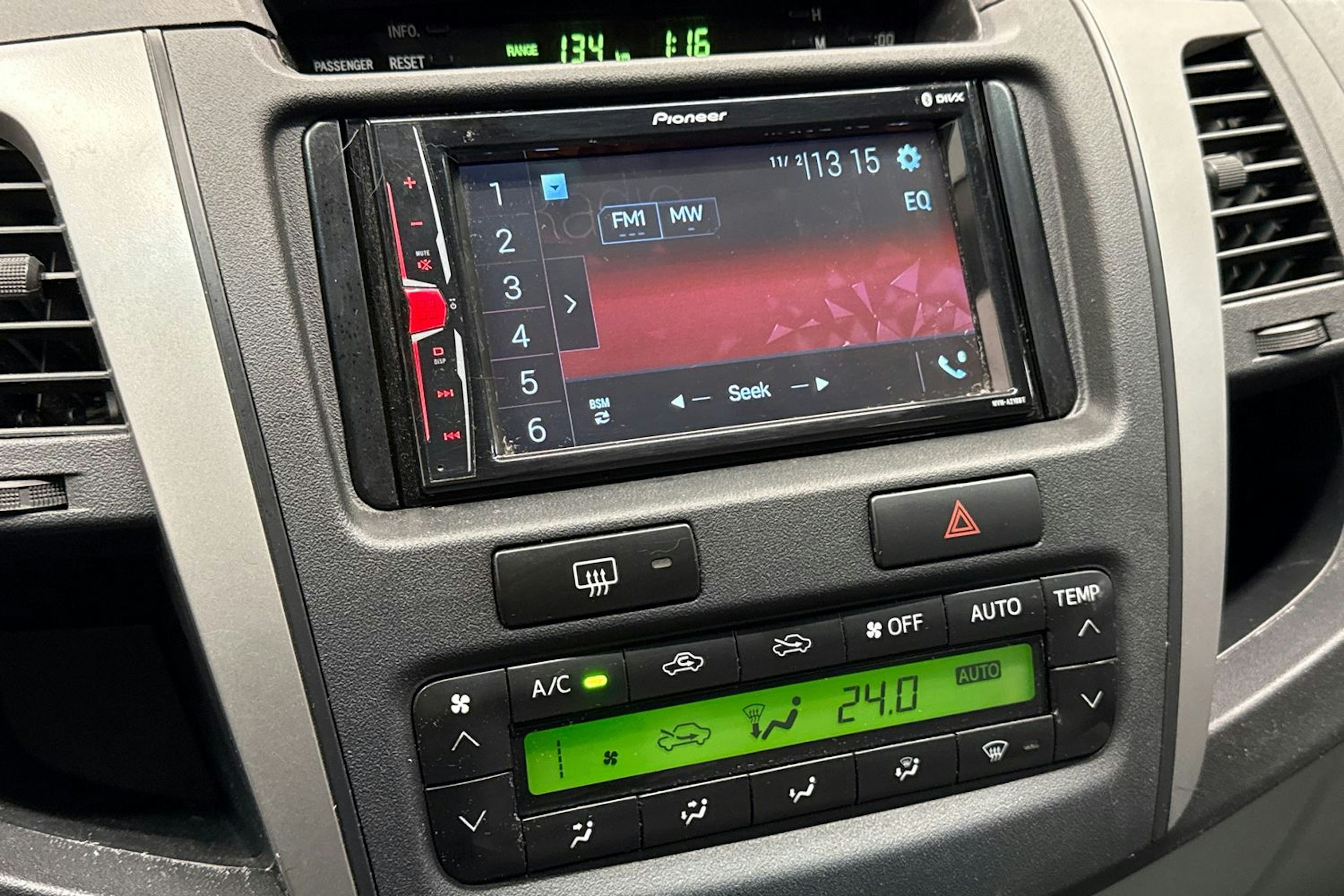 Ruskea (beige) Toyota Hilux 2010 kuva 21.